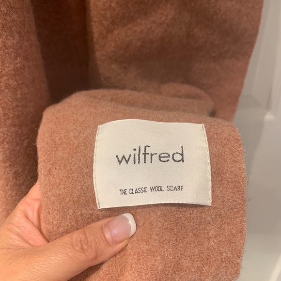 Aritzia scarf/wrap - Picture 2 of 3